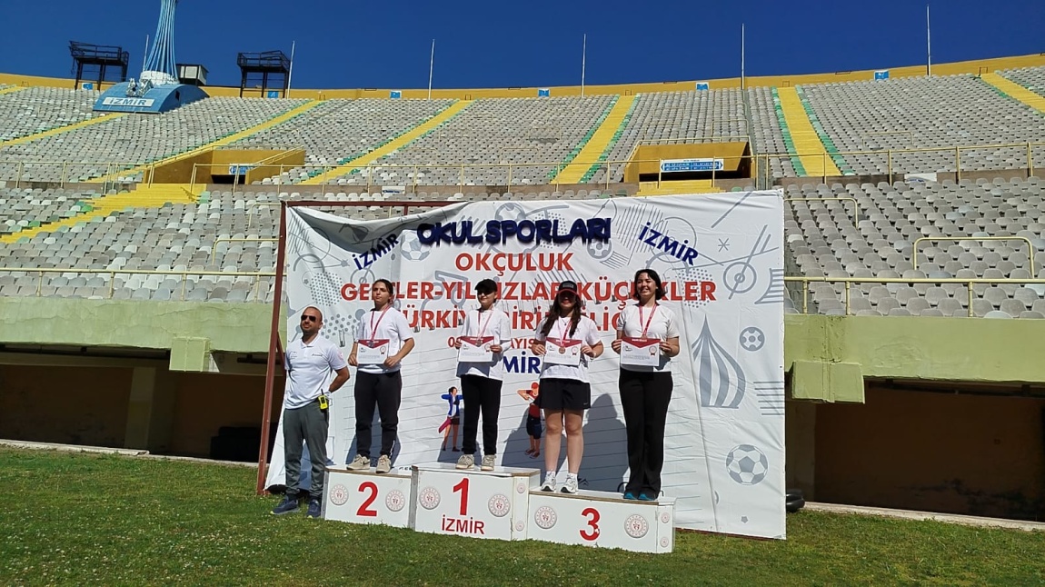 11-C Sınıfı öğrencimiz İrem ÖZTÜRK Okçuluk yarışmasında Türkiye 1.si olmuştur